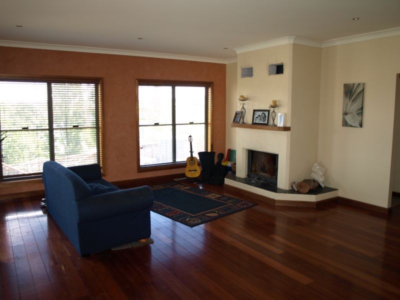 2 Barlow Place, Goulburn NSW 2580