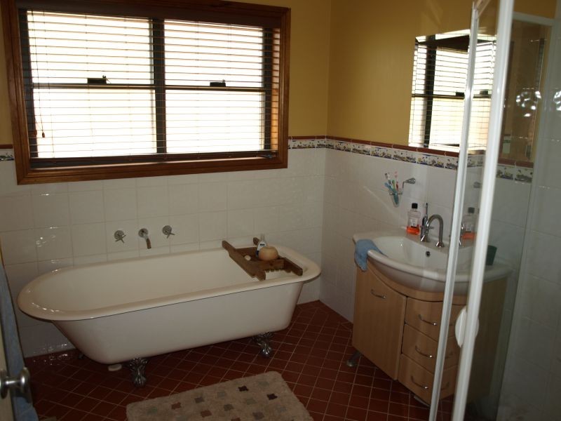 2 Barlow Place, Goulburn NSW 2580