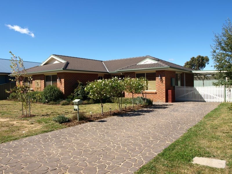 8 Amber Court, Goulburn NSW 2580