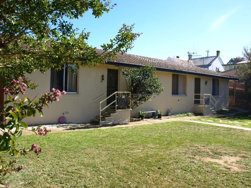 1 & 2/62 Faithfull Street, Goulburn NSW 2580