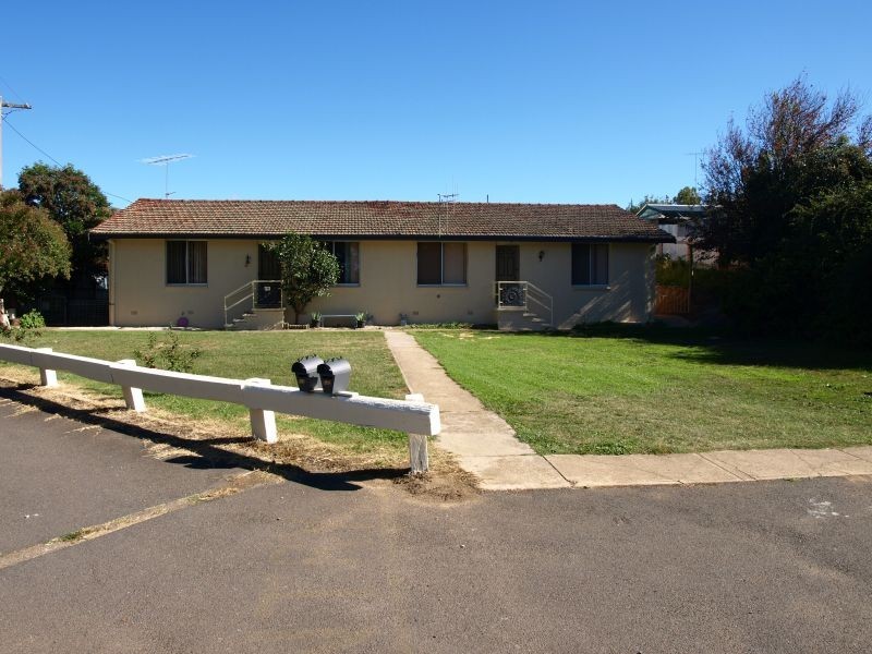 1 & 2/62 Faithfull Street, Goulburn NSW 2580