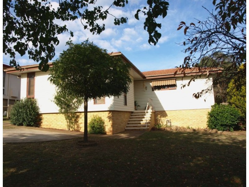 15 Caoura Crescent, Goulburn NSW 2580