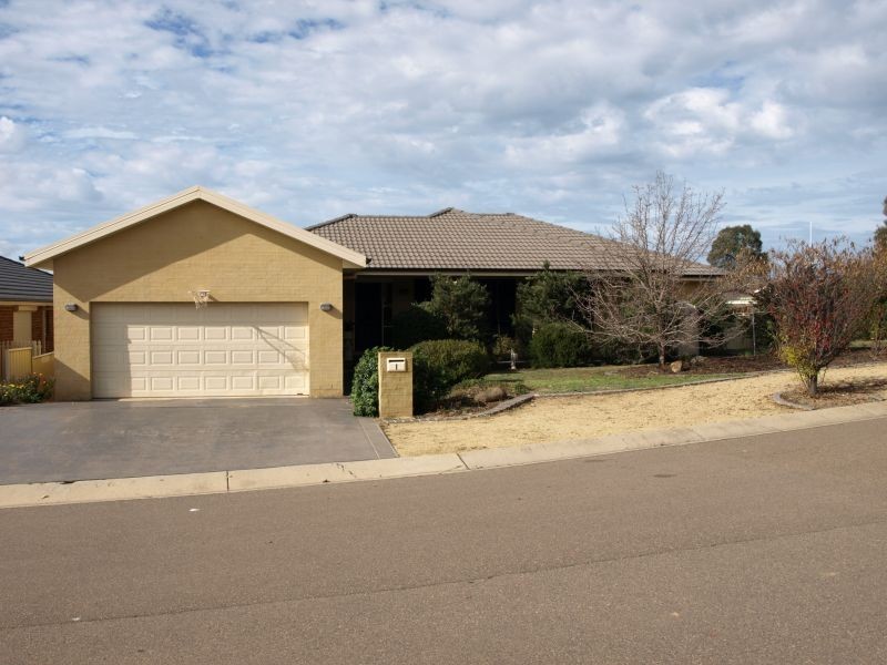 1 Hinchcliffe Close, Goulburn NSW 2580