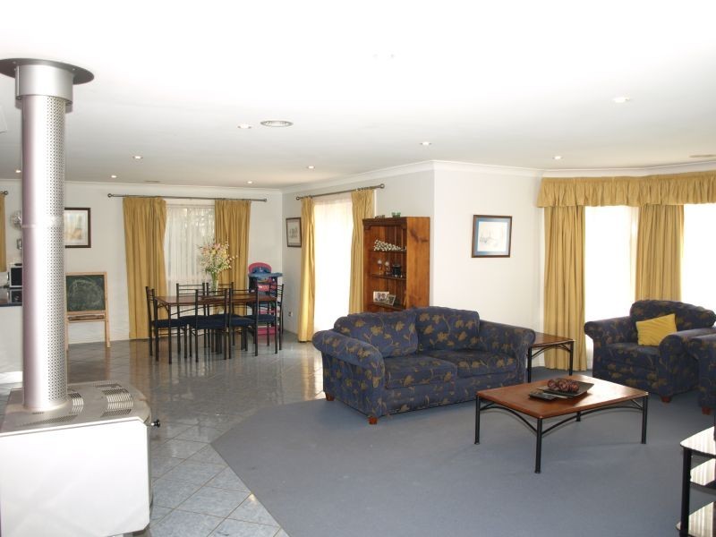 16 Amber Court, Goulburn NSW 2580