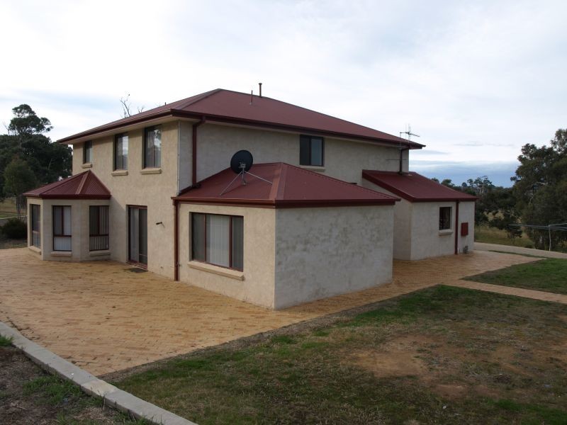 220 Run-O-Waters Drive, Goulburn NSW 2580