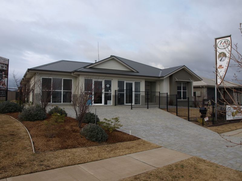 10 Lambert Drive, Goulburn NSW 2580