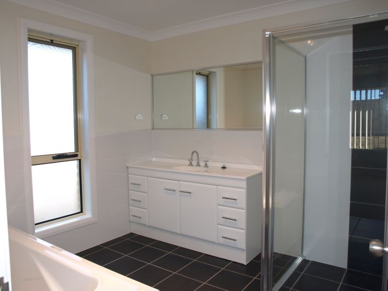 51 Mcguire Drive, Goulburn NSW 2580