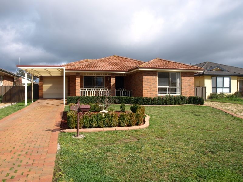 16 Paradise Place, Goulburn NSW 2580