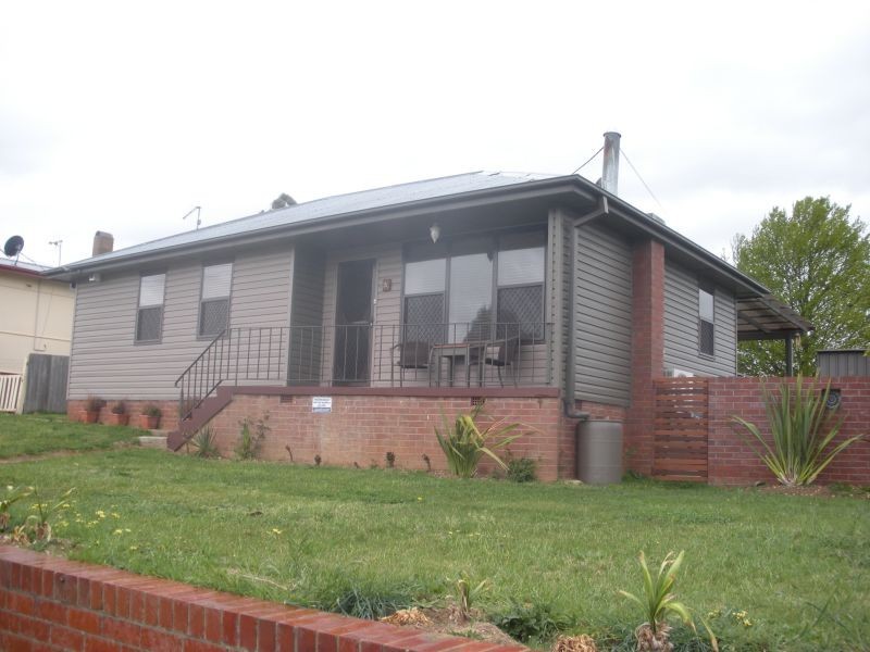 5 Davies Crescent, Goulburn NSW 2580