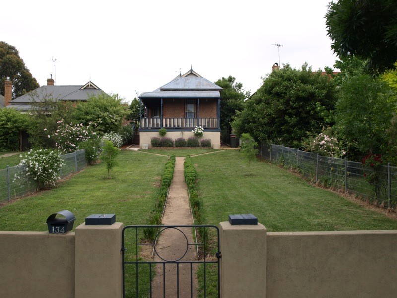 134 Clinton Street, Goulburn NSW 2580