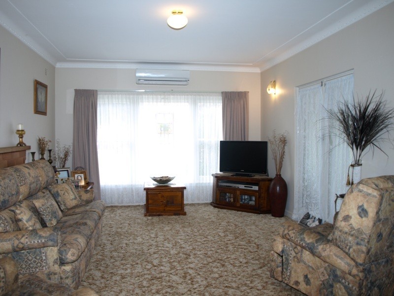 8 Barber Street, Goulburn NSW 2580