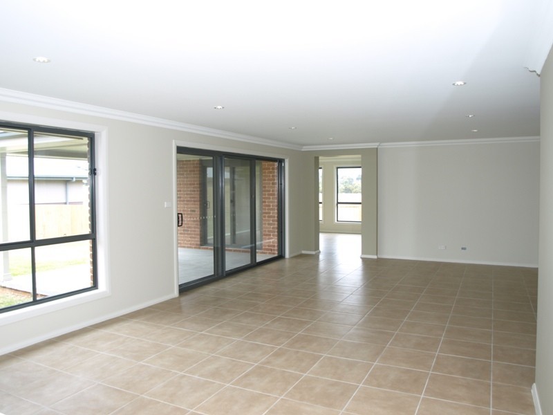 37 McGuire Drive, Goulburn NSW 2580