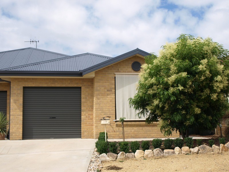 2/4 Moore Place, Goulburn NSW 2580