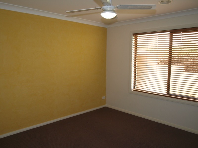 2/4 Moore Place, Goulburn NSW 2580