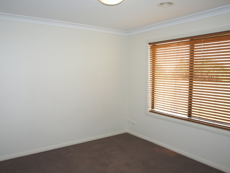 2/4 Moore Place, Goulburn NSW 2580