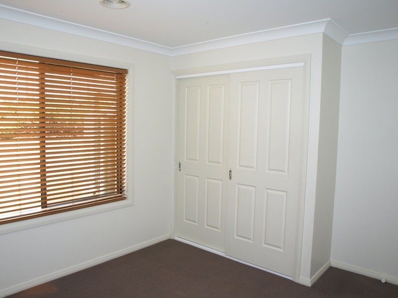 2/4 Moore Place, Goulburn NSW 2580