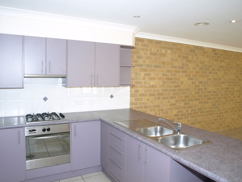 2/4 Moore Place, Goulburn NSW 2580