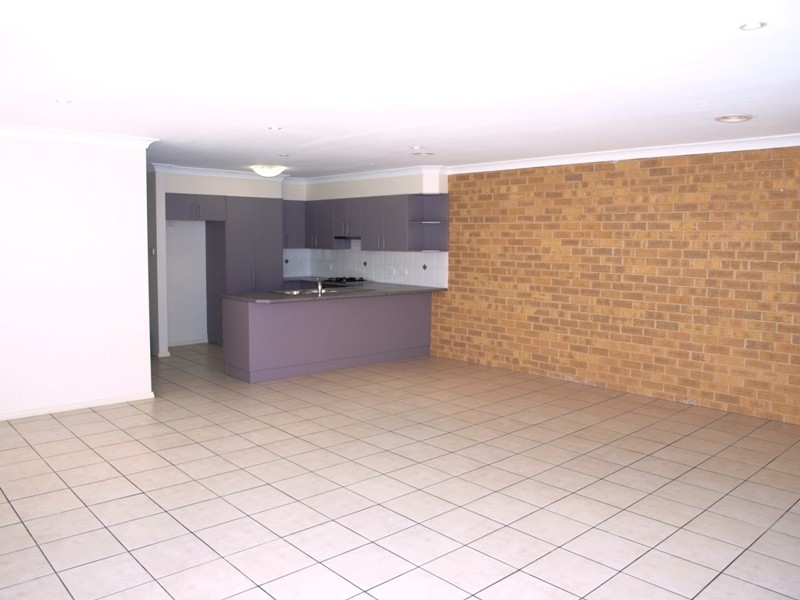 2/4 Moore Place, Goulburn NSW 2580