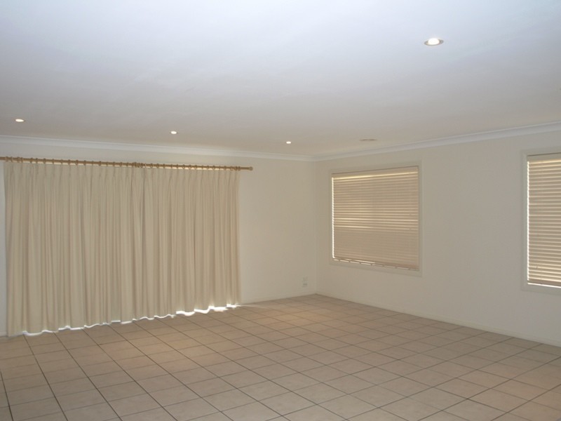 2/4 Moore Place, Goulburn NSW 2580