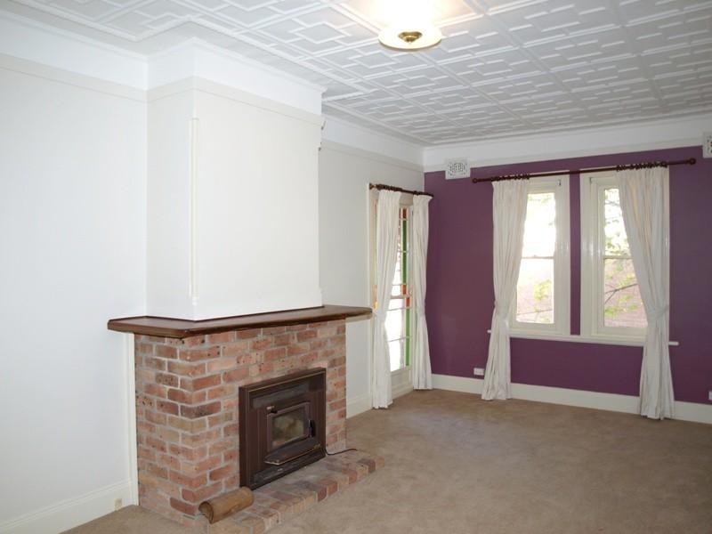 4 Glebe Avenue, Goulburn NSW 2580