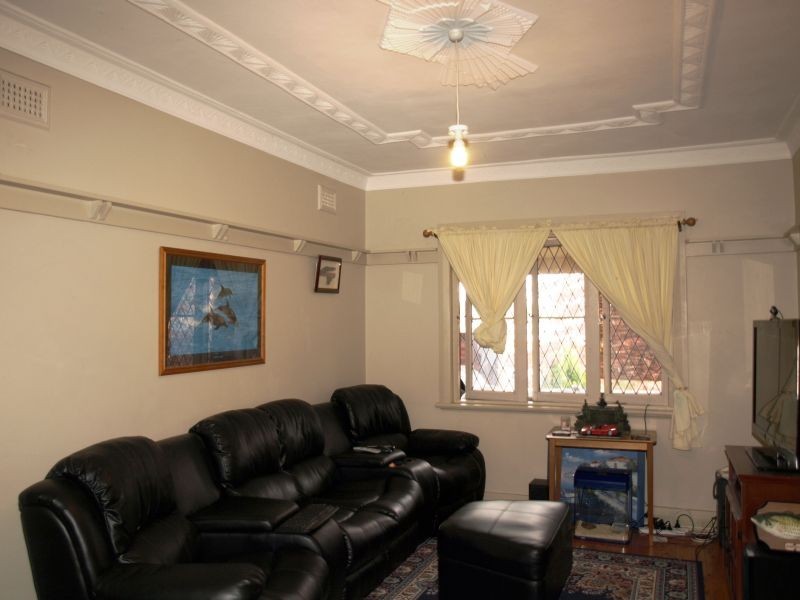 79 Clinton Street, Goulburn NSW 2580