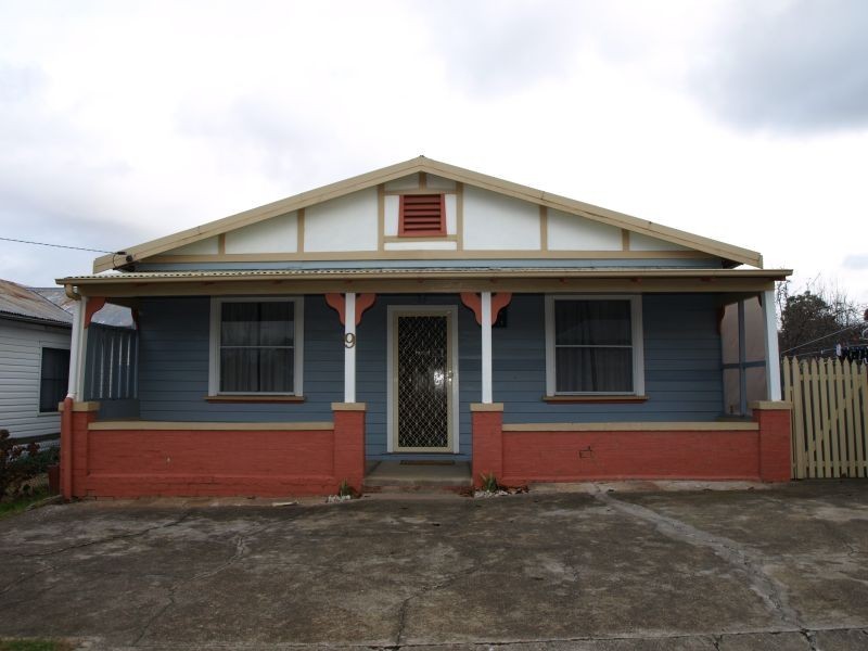 9 Hillview Road, Goulburn NSW 2580