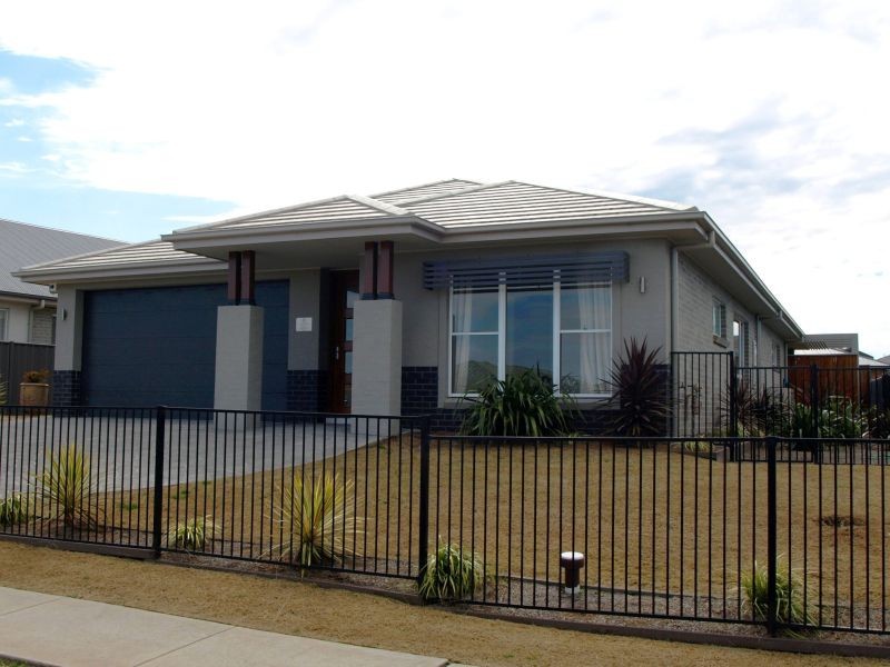 12 Lambert Drive, Goulburn NSW 2580