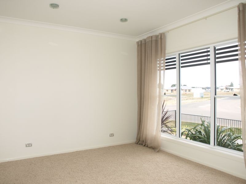 12 Lambert Drive, Goulburn NSW 2580