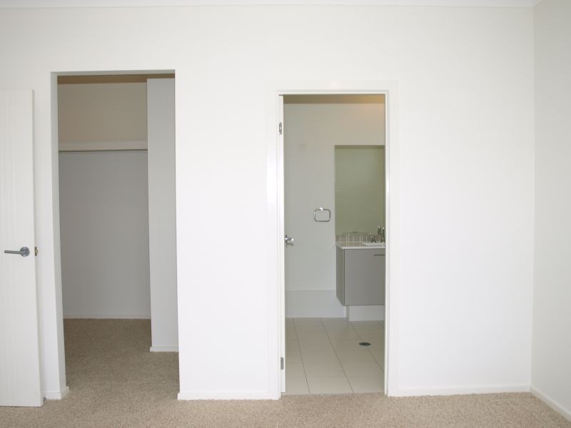 12 Lambert Drive, Goulburn NSW 2580