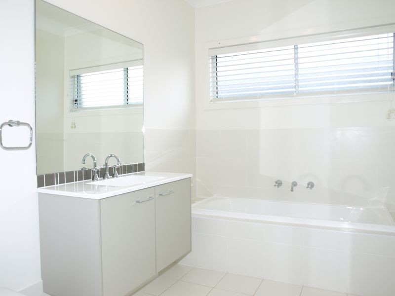 12 Lambert Drive, Goulburn NSW 2580