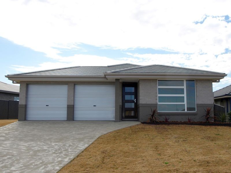14 Lambert Drive, Goulburn NSW 2580