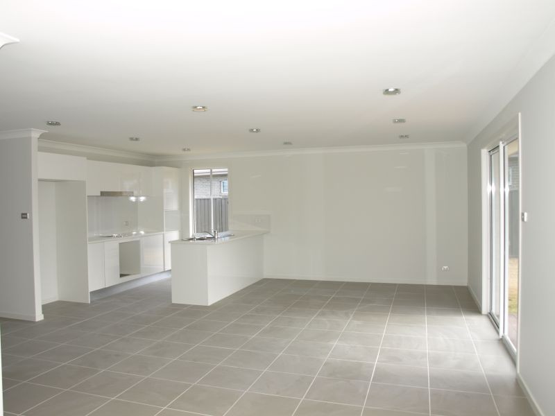 14 Lambert Drive, Goulburn NSW 2580