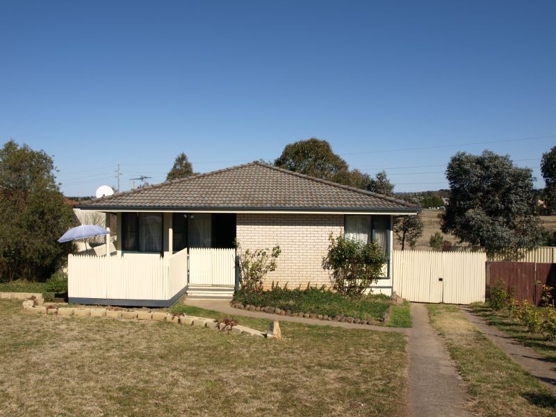 20 Strathallen Crescent, Goulburn NSW 2580