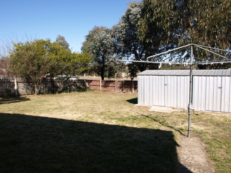 20 Strathallen Crescent, Goulburn NSW 2580