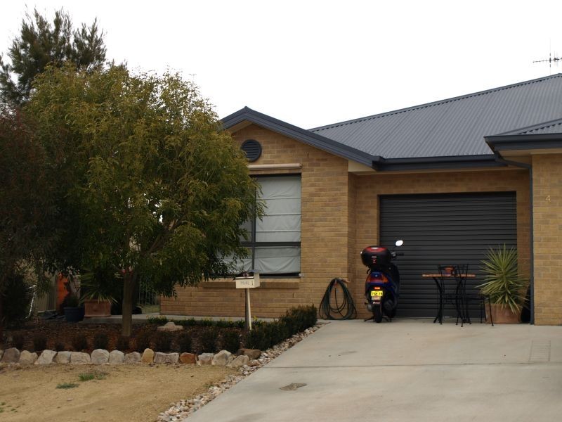 1/4 Moore Place, Goulburn NSW 2580