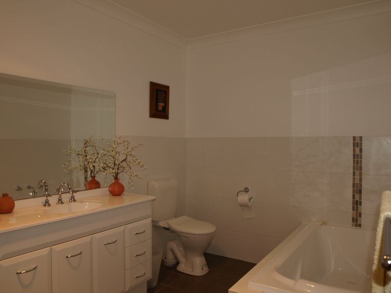 1/4 Moore Place, Goulburn NSW 2580