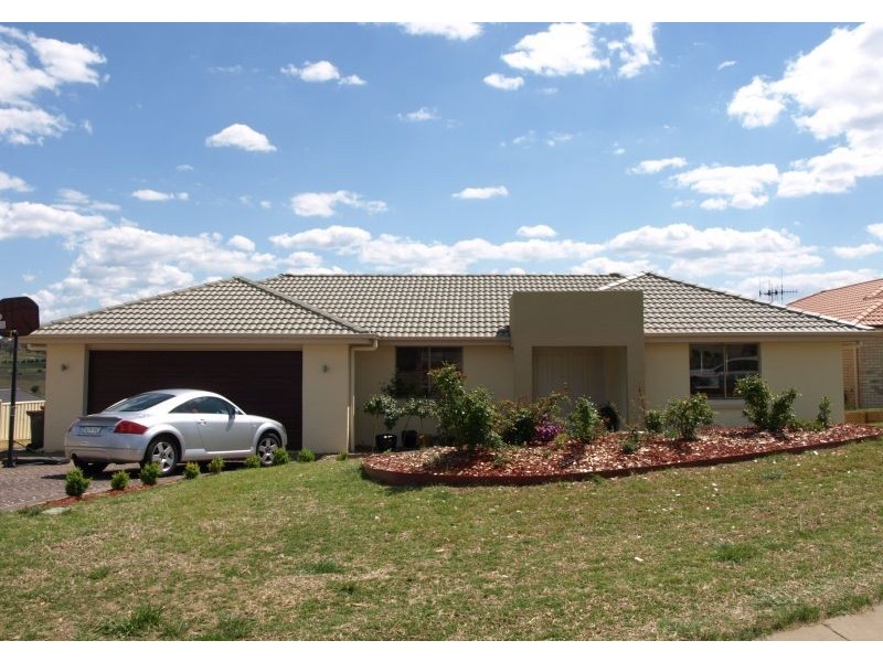 33 Crestwood Drive, Goulburn NSW 2580