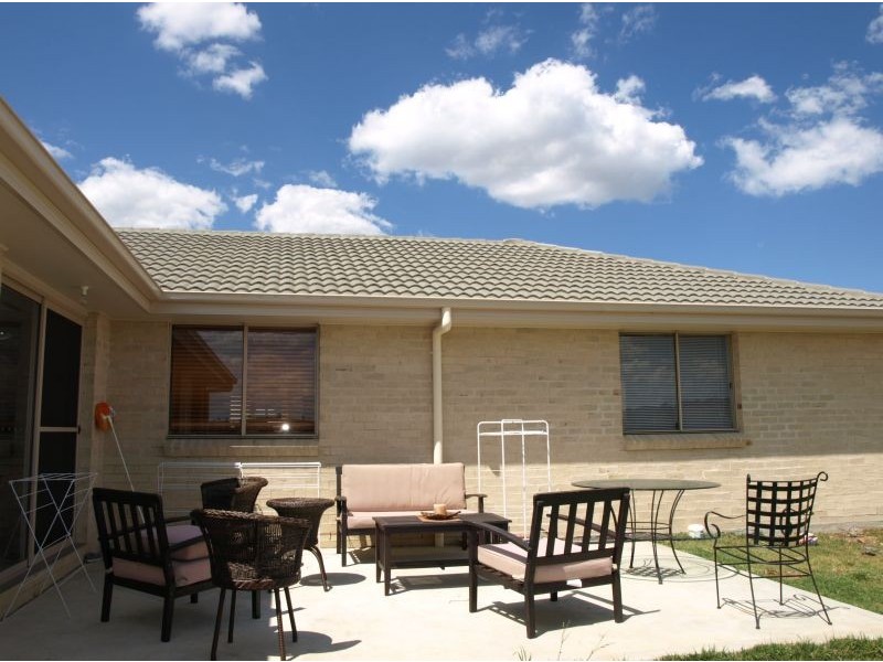 33 Crestwood Drive, Goulburn NSW 2580
