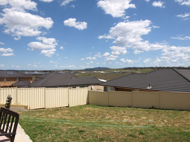 33 Crestwood Drive, Goulburn NSW 2580