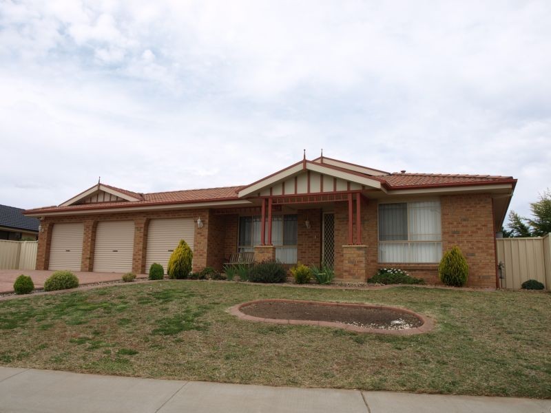 26 Crestwood Drive, Goulburn NSW 2580