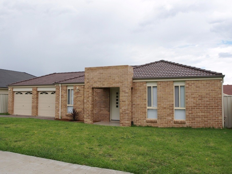 13 Wright Place, Goulburn NSW 2580