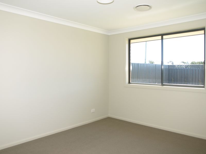 20 Mewburn Drive, Goulburn NSW 2580