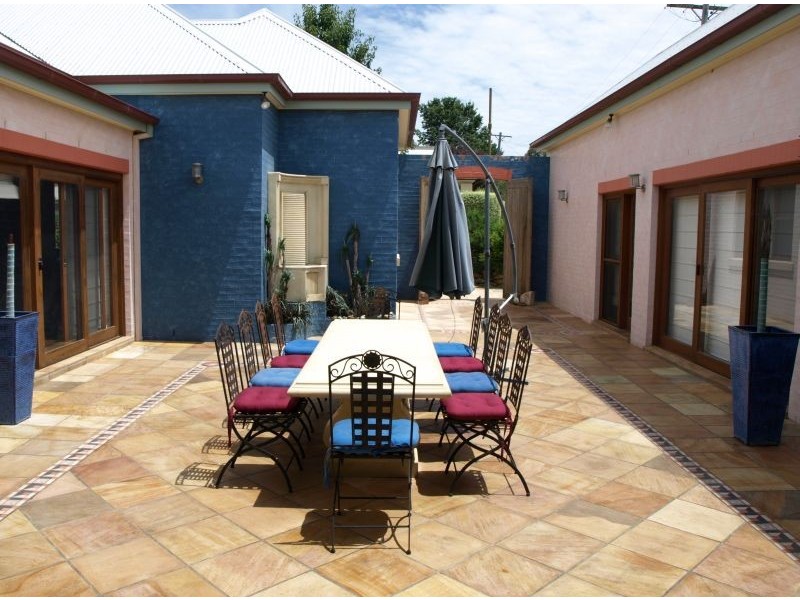 220 Cowper Street, Goulburn NSW 2580