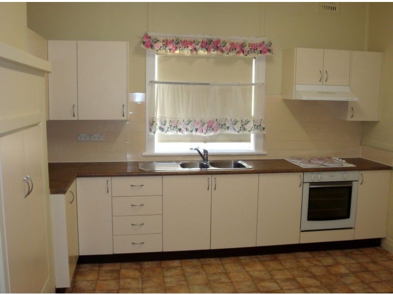 11 Bellevue Street, Goulburn NSW 2580