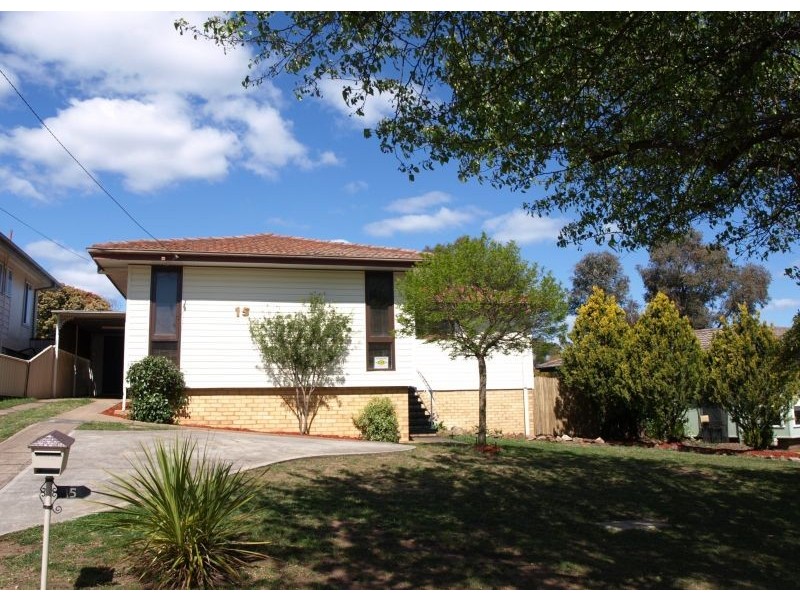 15 Caoura Crescent, Goulburn NSW 2580