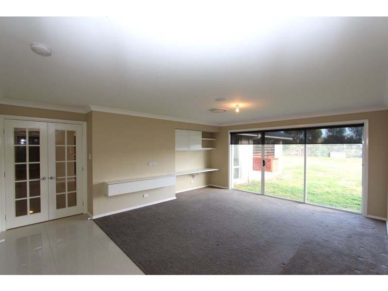 22 Racecourse Drive, Goulburn NSW 2580