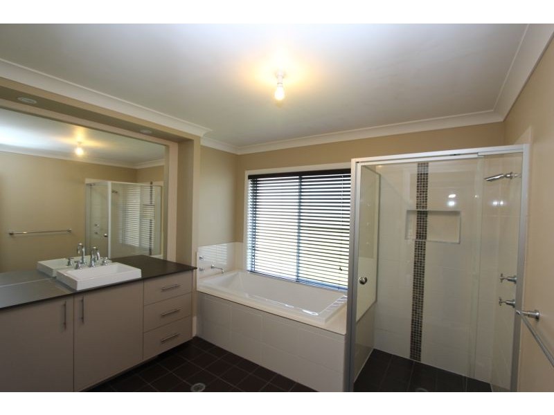 22 Racecourse Drive, Goulburn NSW 2580