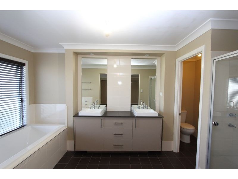 22 Racecourse Drive, Goulburn NSW 2580