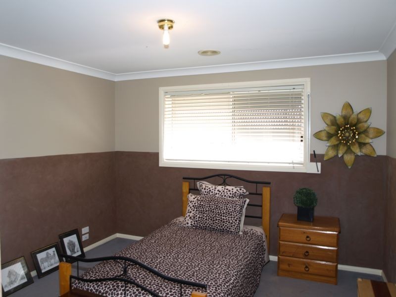 27 Amaroo Place, Goulburn NSW 2580