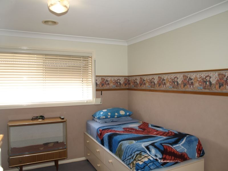 27 Amaroo Place, Goulburn NSW 2580